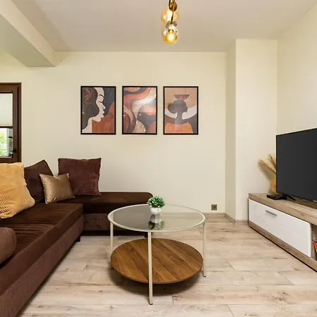 Desi's | Large 3br Next To Old Town & Kapana Apartmán *