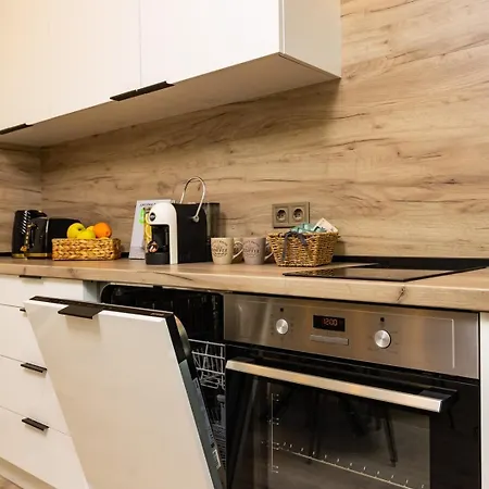 Desi's | Large 3br Next To Old Town & Kapana Apartmán *