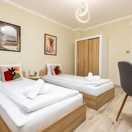 Desi's | Large 3br Next To Old Town & Kapana *
