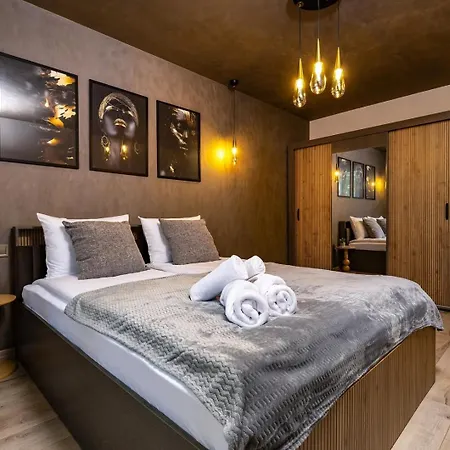 Desi's | Large 3br Next To Old Town & Kapana Apartmán *