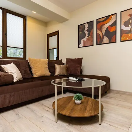Desi's | Large 3br Next To Old Town & Kapana Apartmán