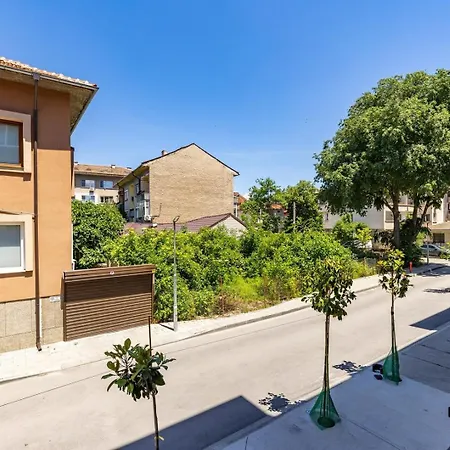 Desi's | Large 3br Next To Old Town & Kapana Apartmán